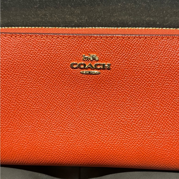 💯 EUC Coach Accordion Wrist Zip Wallet Orange - Picture 2 of 7